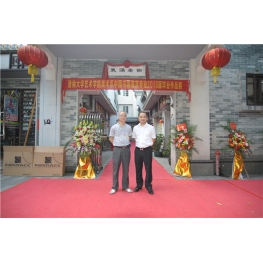 与画家王文峰在一起